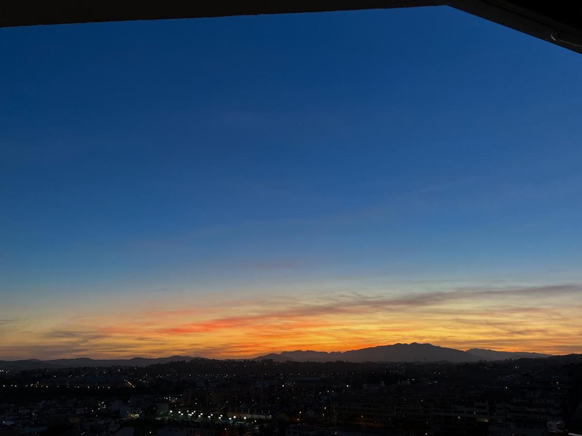 Apartamento A 900 M De La Playa Y Con Vistas Al Mar En Fuengirola Eksteriør billede